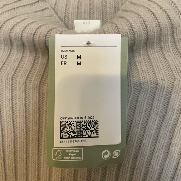 H&M High-Neck Ribbed Sweater - Picture 2 of 2